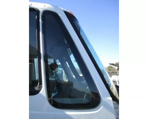 INTERNATIONAL 4400 GLASS, DOOR VENT, FRONT