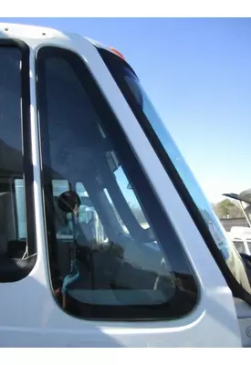 INTERNATIONAL 4400 GLASS, DOOR VENT, FRONT