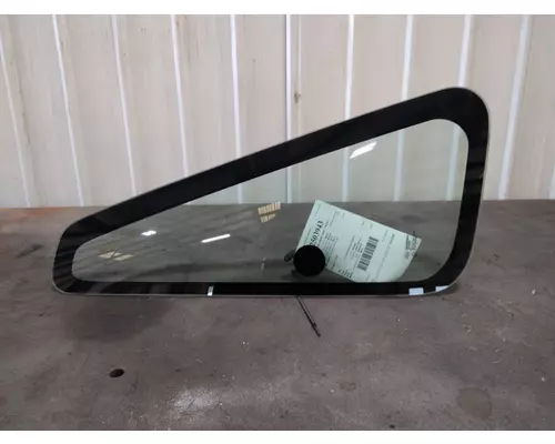 INTERNATIONAL 4400 GLASS, DOOR VENT, FRONT