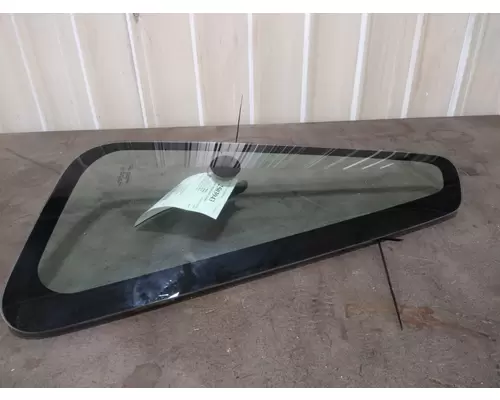 INTERNATIONAL 4400 GLASS, DOOR VENT, FRONT