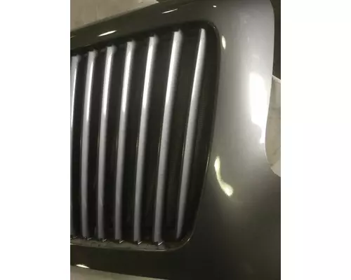 INTERNATIONAL 4400 GRILLE