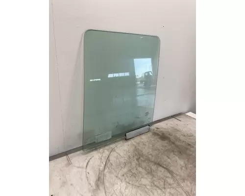 INTERNATIONAL 4400 Glass