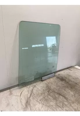 INTERNATIONAL 4400 Glass