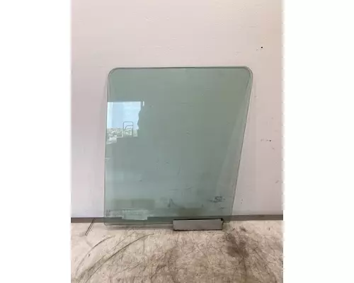 INTERNATIONAL 4400 Glass