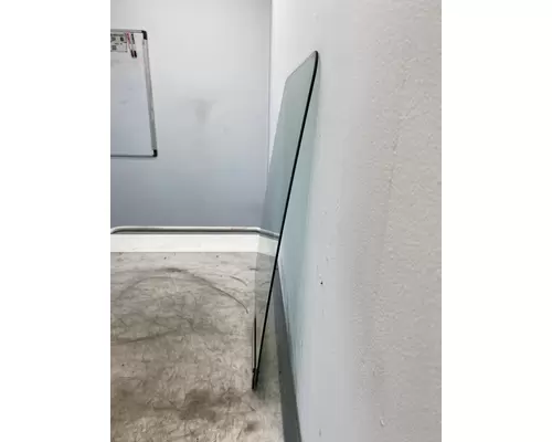 INTERNATIONAL 4400 Glass