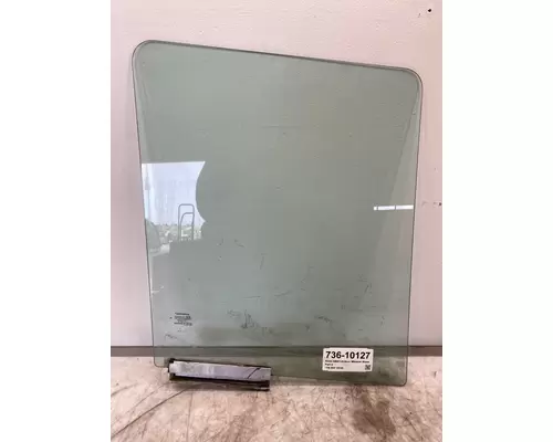 INTERNATIONAL 4400 Glass