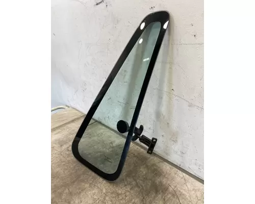 INTERNATIONAL 4400 Glass