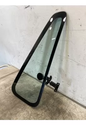 INTERNATIONAL 4400 Glass