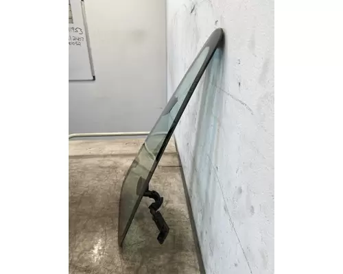 INTERNATIONAL 4400 Glass