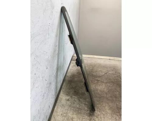 INTERNATIONAL 4400 Glass