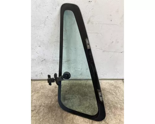 INTERNATIONAL 4400 Glass