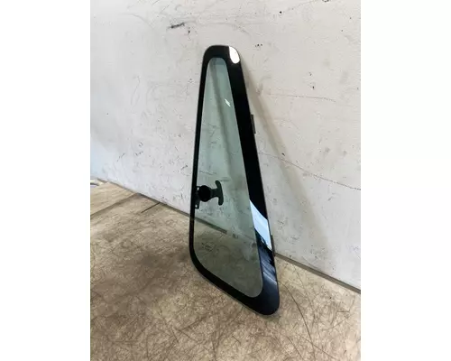 INTERNATIONAL 4400 Glass