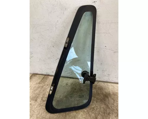 INTERNATIONAL 4400 Glass