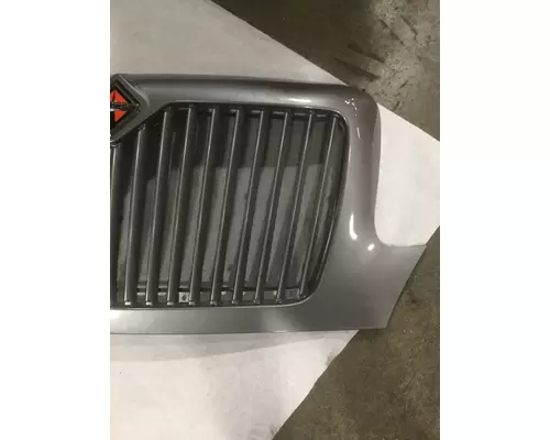 INTERNATIONAL 4400 Grille