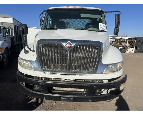 INTERNATIONAL 4400 Grille