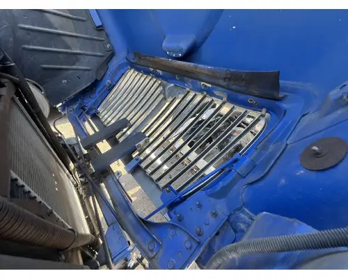 INTERNATIONAL 4400 Grille