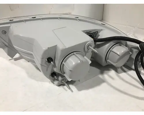 INTERNATIONAL 4400 HEADLAMP