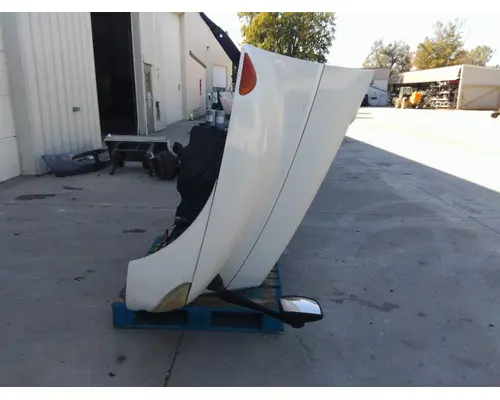 INTERNATIONAL 4400 HOOD