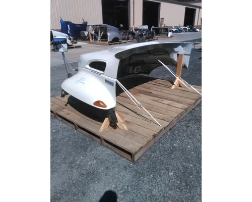 INTERNATIONAL 4400 HOOD