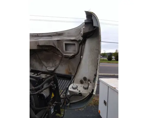 INTERNATIONAL 4400 HOOD