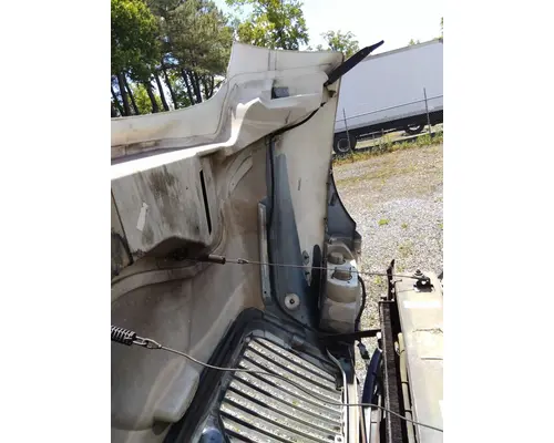 INTERNATIONAL 4400 HOOD