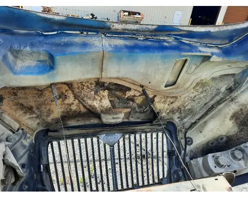 INTERNATIONAL 4400 HOOD