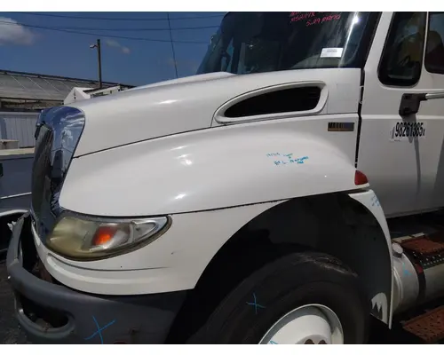 INTERNATIONAL 4400 HOOD