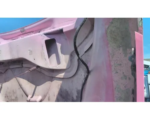 INTERNATIONAL 4400 HOOD