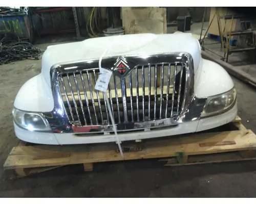 INTERNATIONAL 4400 HOOD