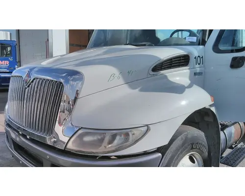 INTERNATIONAL 4400 HOOD