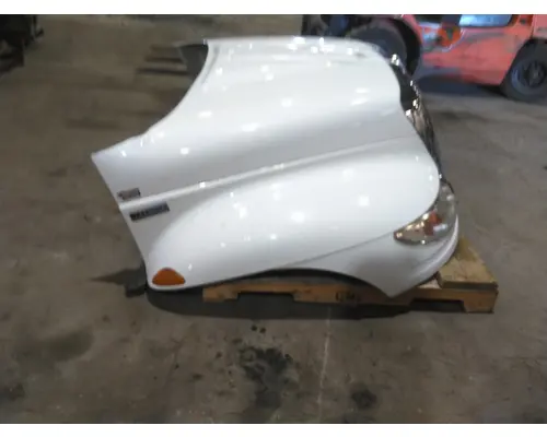 INTERNATIONAL 4400 HOOD