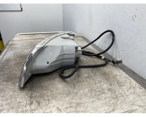 INTERNATIONAL 4400 Headlamp Assembly