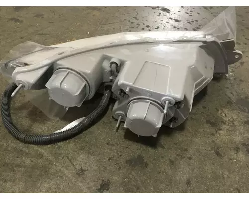 INTERNATIONAL 4400 Headlamp Assembly