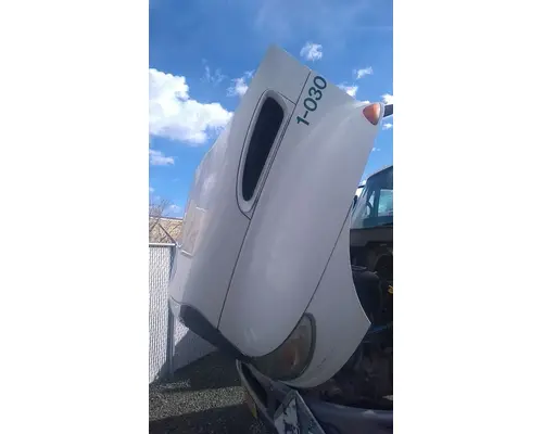 INTERNATIONAL 4400 Hood