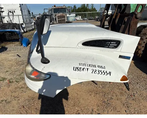 INTERNATIONAL 4400 Hood