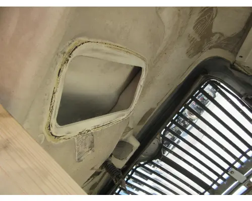 INTERNATIONAL 4400 Hood