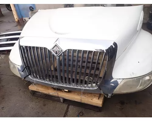 INTERNATIONAL 4400 Hood