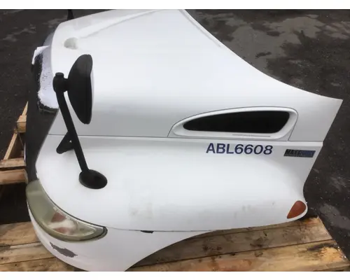 INTERNATIONAL 4400 Hood