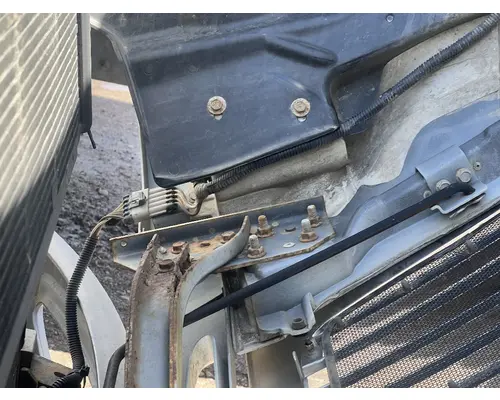 INTERNATIONAL 4400 Hood