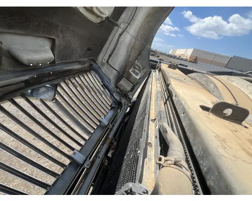INTERNATIONAL 4400 Hood