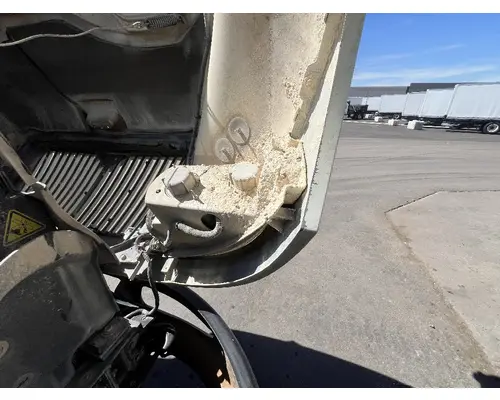 INTERNATIONAL 4400 Hood