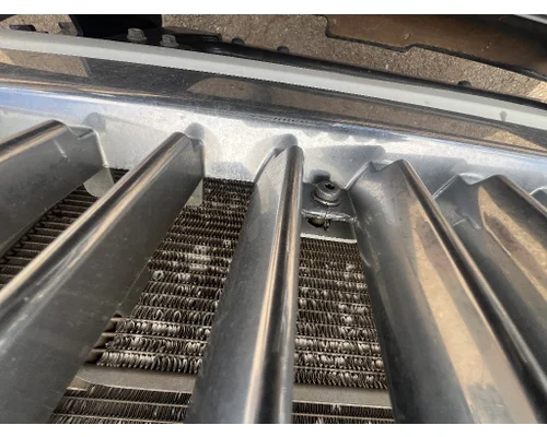INTERNATIONAL 4400 Hood