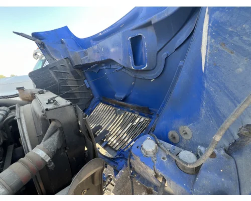 INTERNATIONAL 4400 Hood