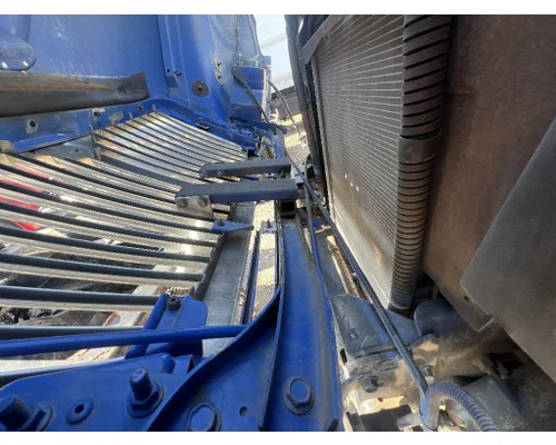 INTERNATIONAL 4400 Hood