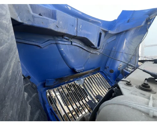 INTERNATIONAL 4400 Hood