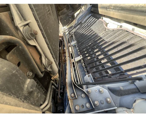 INTERNATIONAL 4400 Hood