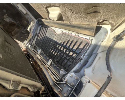 INTERNATIONAL 4400 Hood