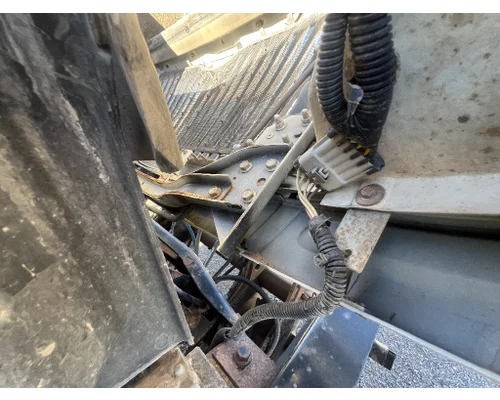 INTERNATIONAL 4400 Hood