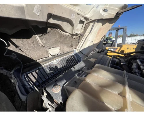 INTERNATIONAL 4400 Hood