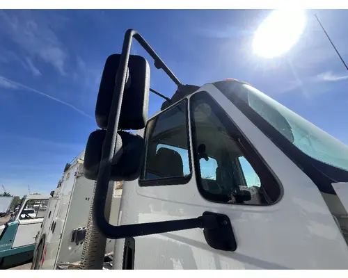 INTERNATIONAL 4400 Mirror (Side View)